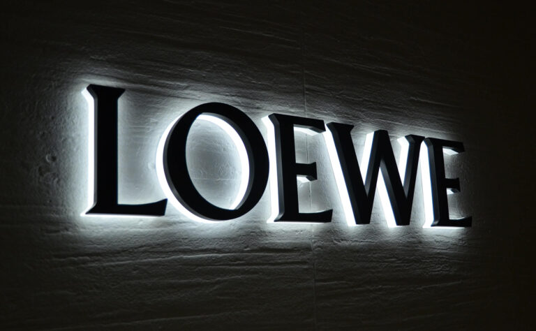 Pro Metal Halo Lit Signs
