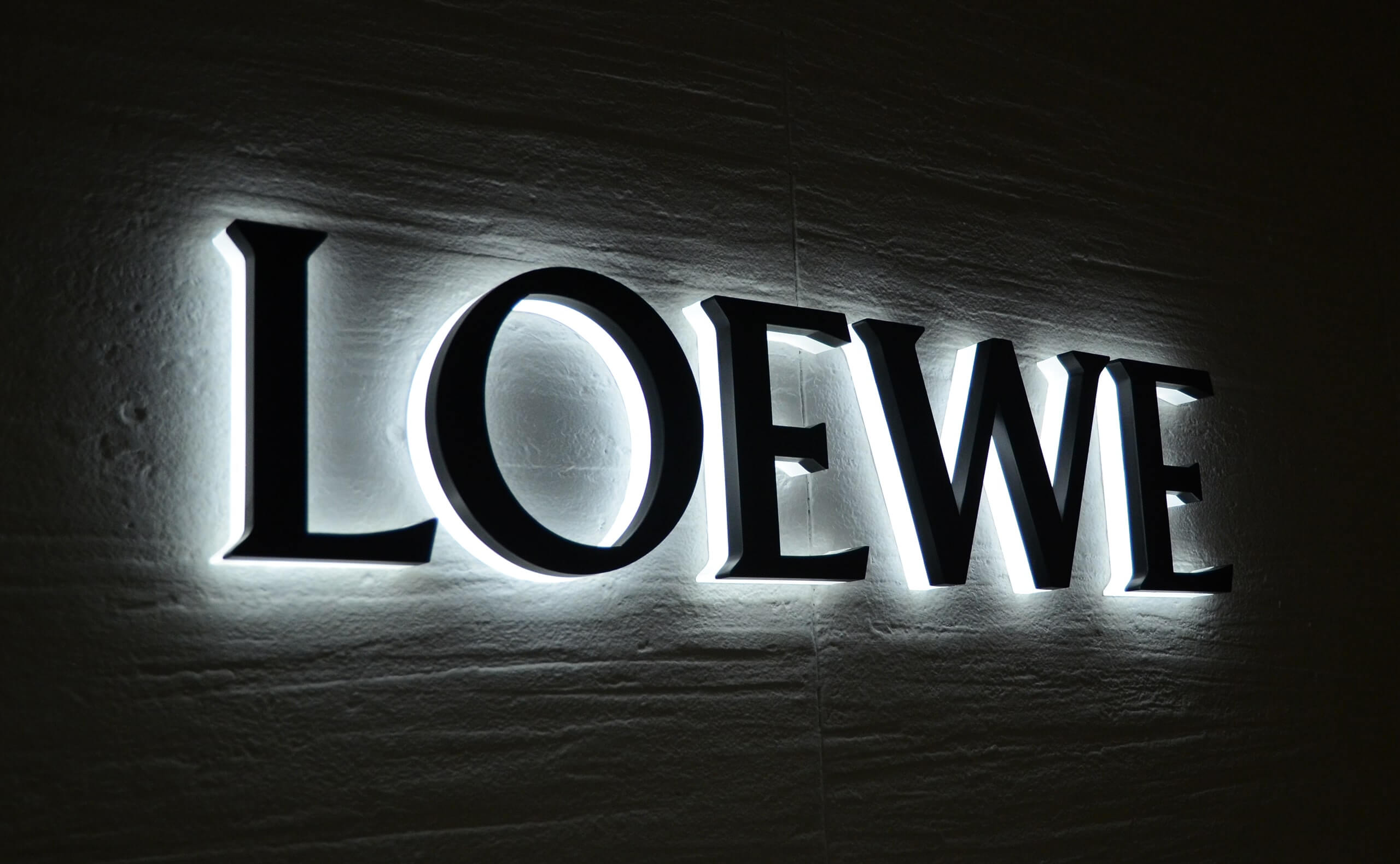 Pro Metal Halo Lit Signs