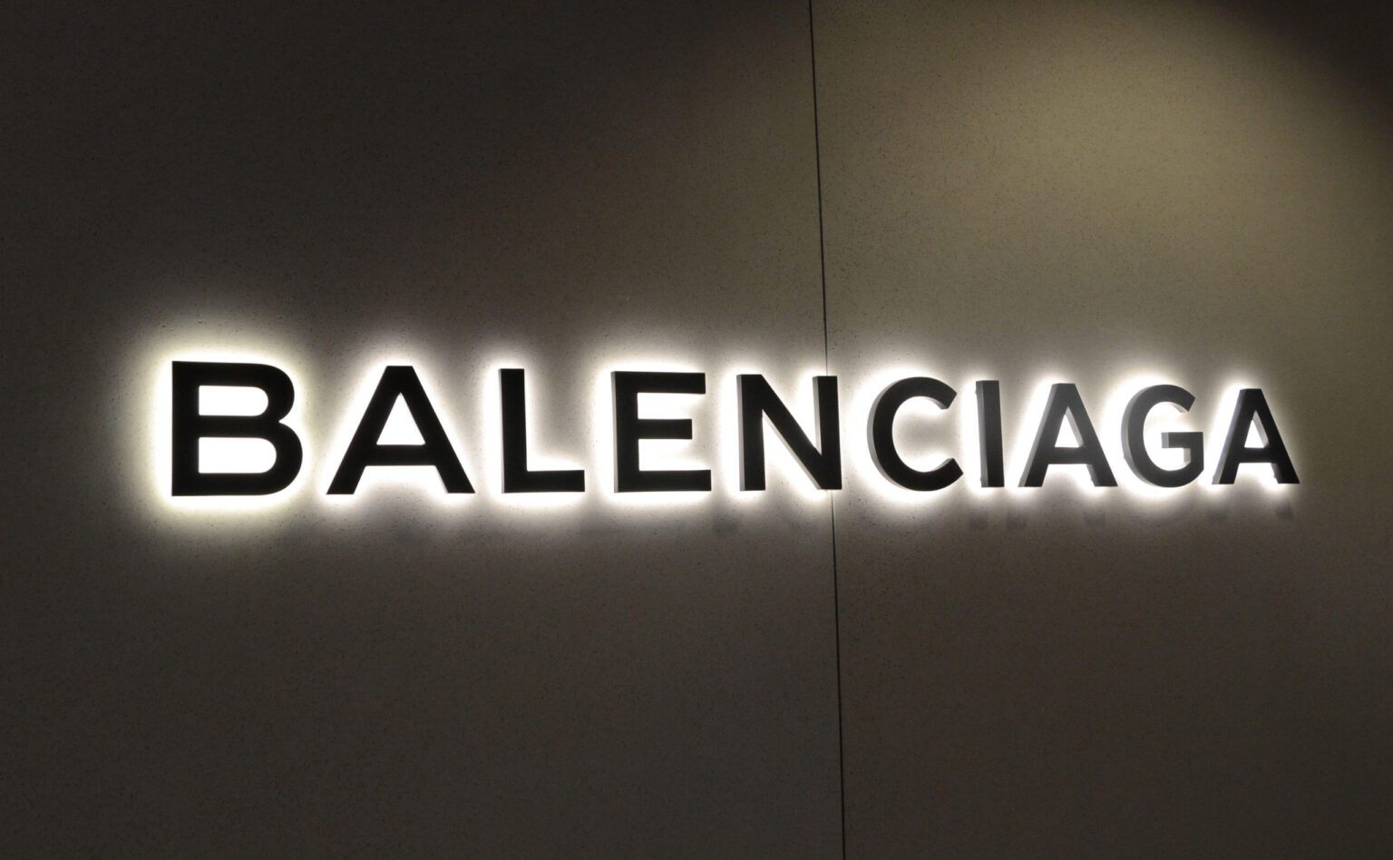 Basic Metal Halo Lit Signs for Balenciaga