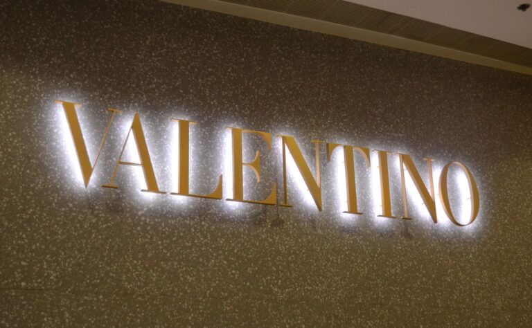Halo Signage for Valentino