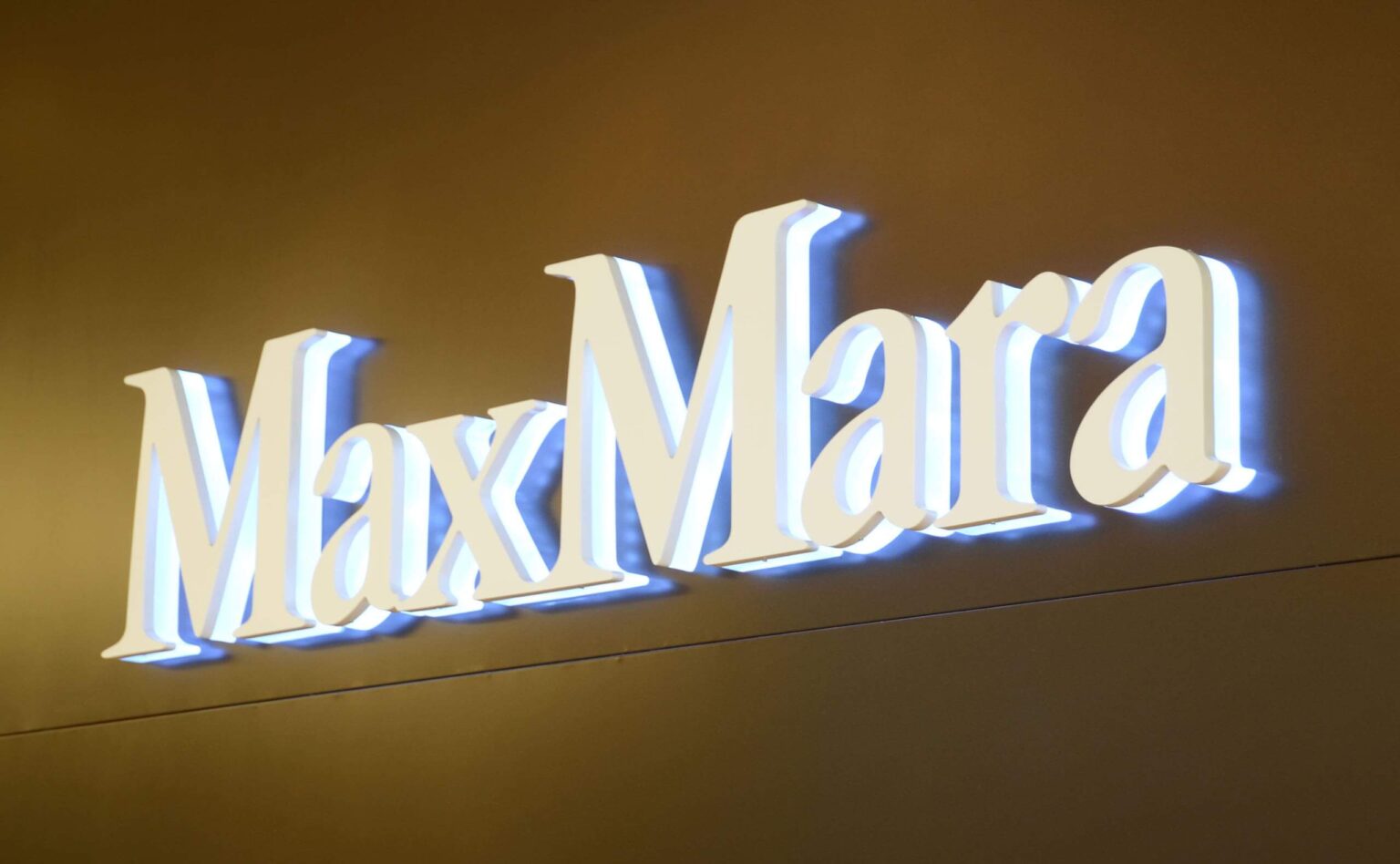 Pro Metal Halo Lit Signs for Max Mara