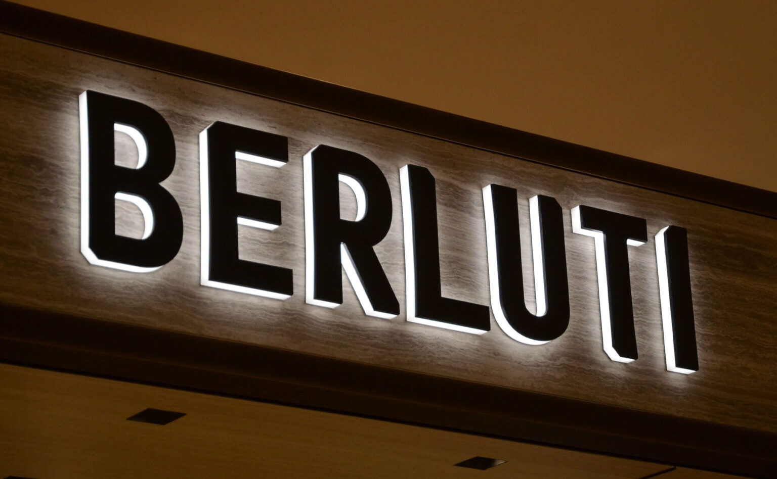 Side-Lit Signs for Berluti