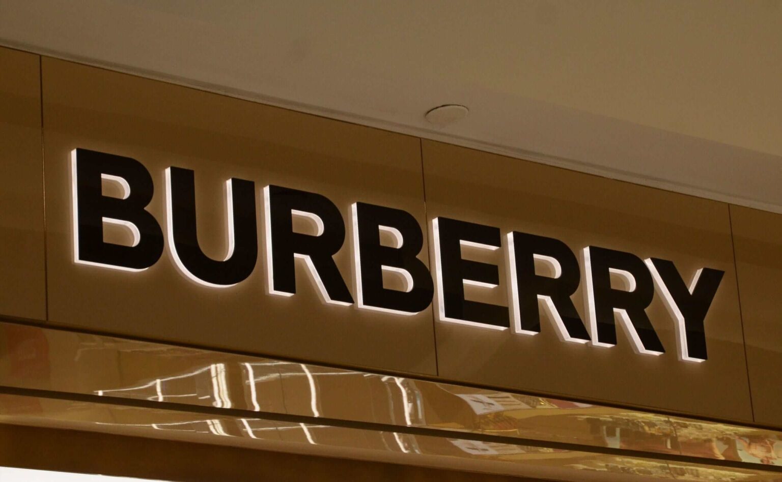 Side-Lit Signs for Burberry